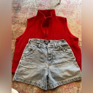 Vintage jorts, they say size 10 I’m a size 27/or 4 and they fit perfectly